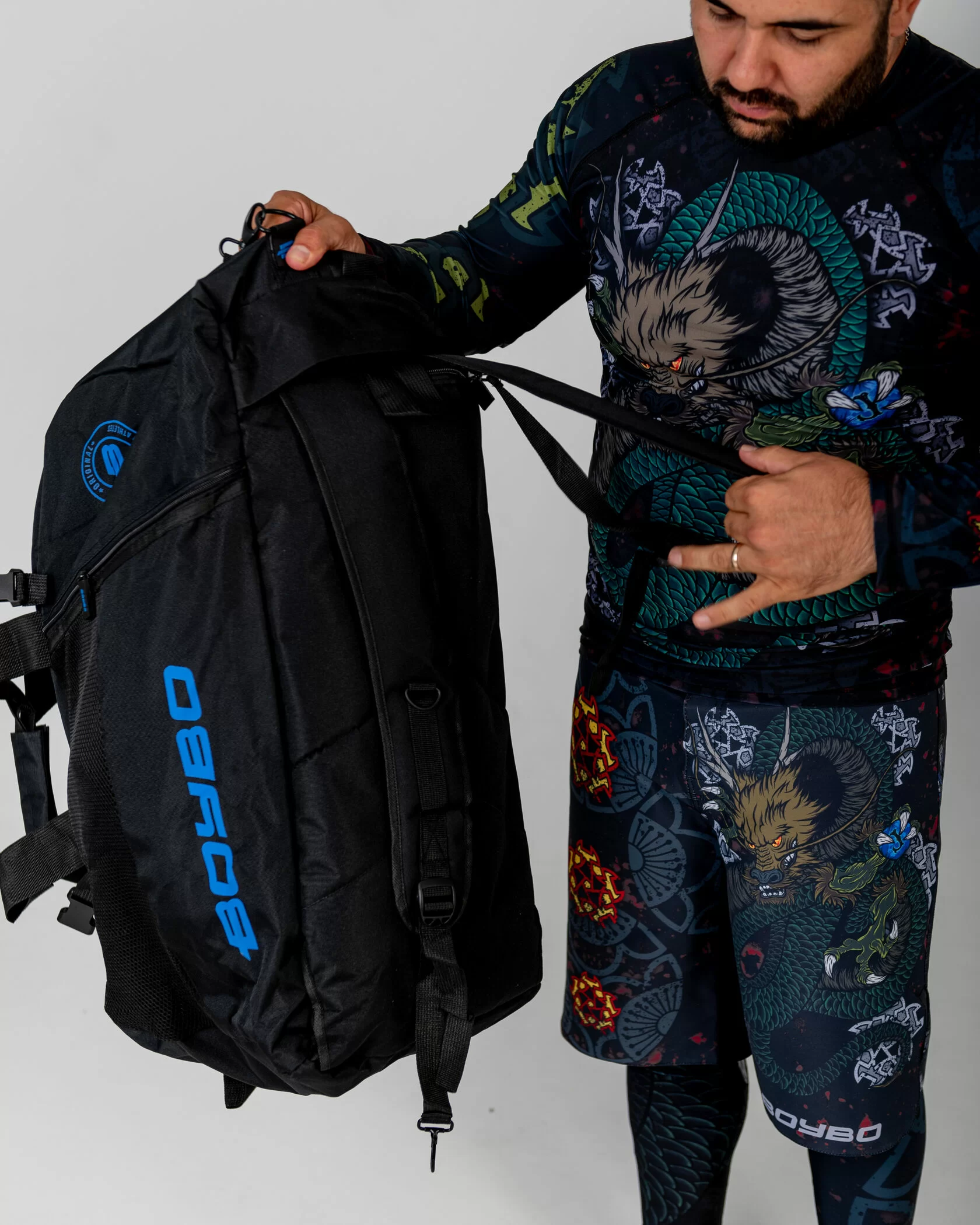 Реальное фото Сумка-рюкзак трансформер BoyBo MMA 53х25х25 см черный BS-005 от магазина СпортЕВ