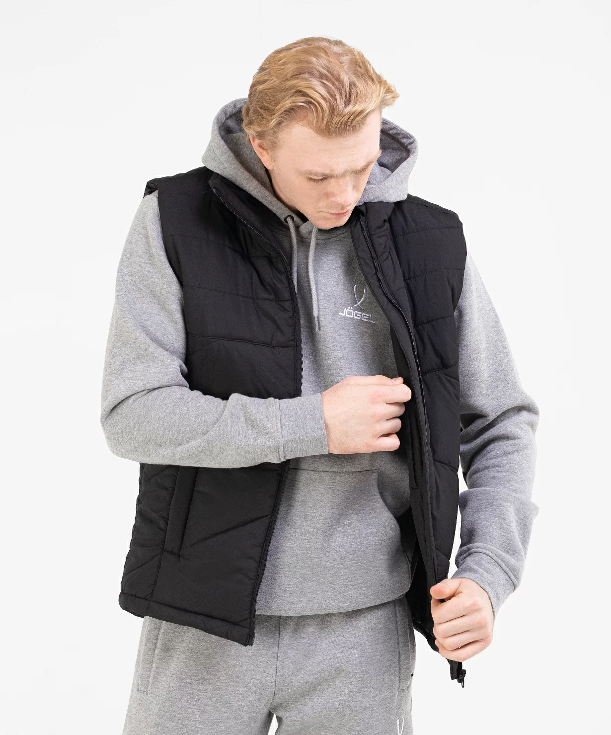 Реальное фото Жилет утепленный ESSENTIAL Padded Vest, черный Jögel от магазина Спортев