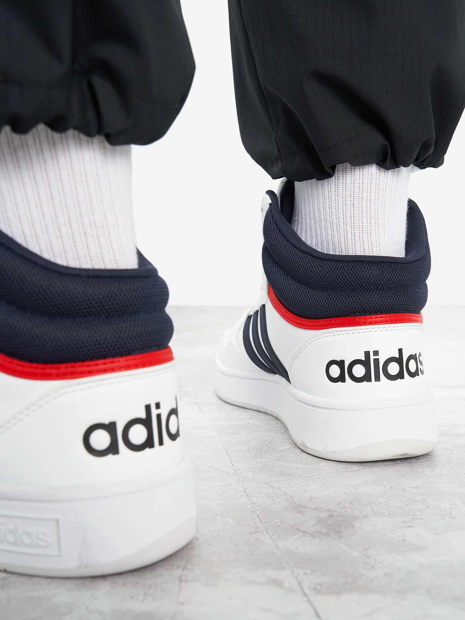 Реальное фото Кроссовки Adidas Hoops 3.0 MID белый IG2817 от магазина Спортев