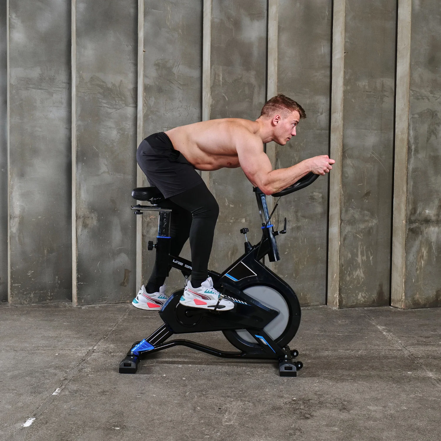 Реальное фото Велотренажер (спин-байк) DFC YB9800 от магазина Спортев