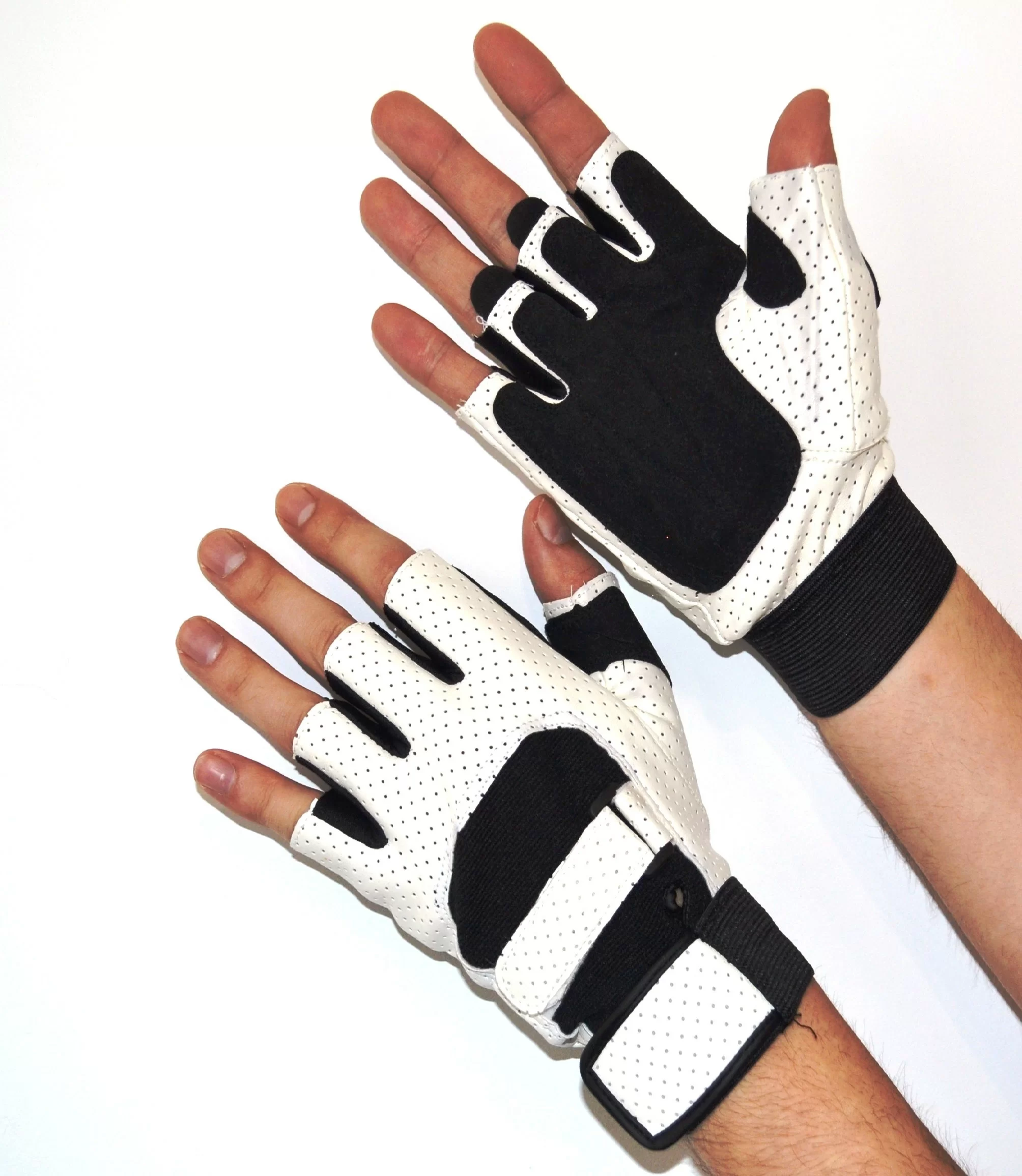 Реальное фото Перчатки MadGame кожзам белые от магазина СпортЕВ