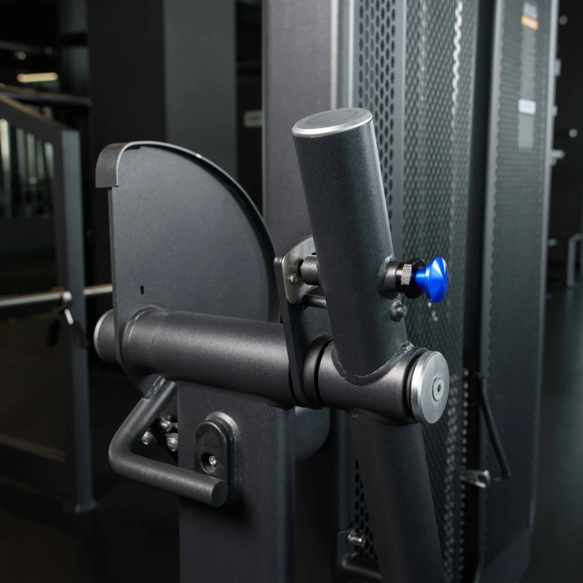 Реальное фото E7002JZ Разгибание ног сидя. Стек 135 кг от магазина Спортев