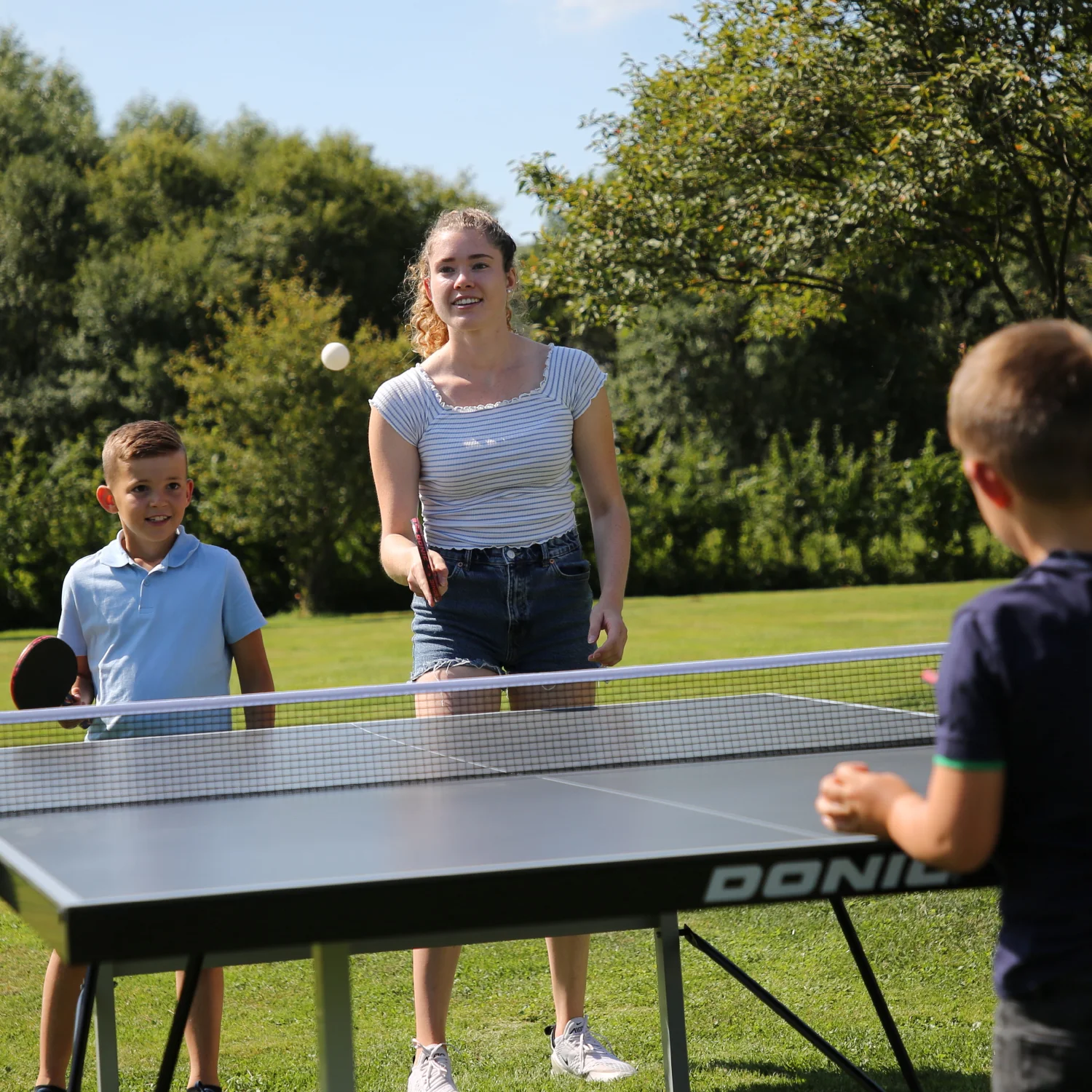 Реальное фото Теннисный стол DONIC OUTDOOR ROLLER 1000 GREEN 230291-G от магазина Спортев