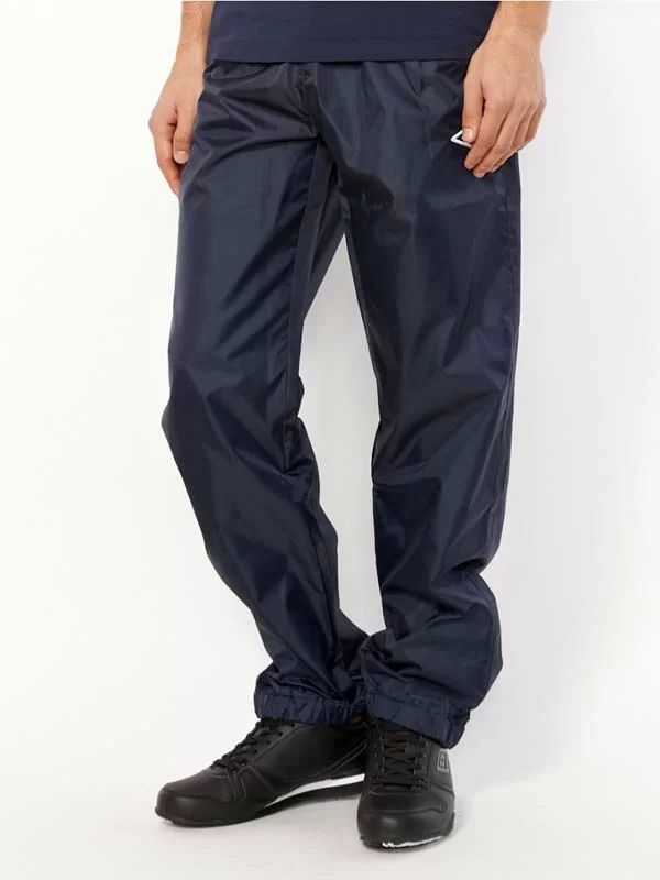 Реальное фото Брюки ветрозащитные Umbro Uniform Training Shower Pants т.син/бел/бел 423013/911 от магазина СпортЕВ