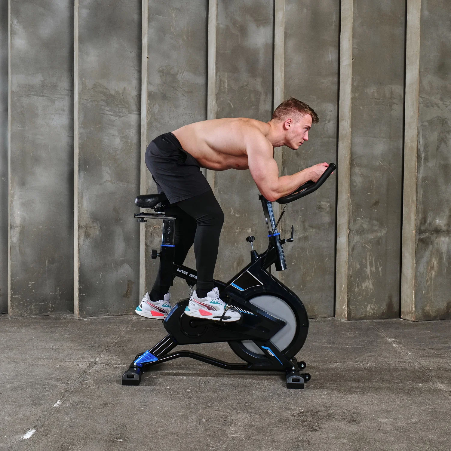 Реальное фото Велотренажер (спин-байк) DFC YB9800 от магазина Спортев