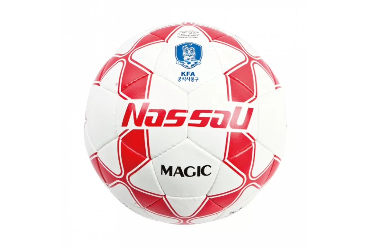 Реальное фото Мяч футбольный Nassau Magic №5 SM-5 от магазина СпортЕВ