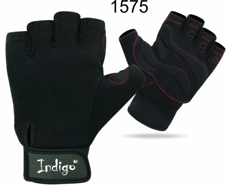 Реальное фото Перчатки Indigo черные SB-16-1575 от магазина СпортЕВ
