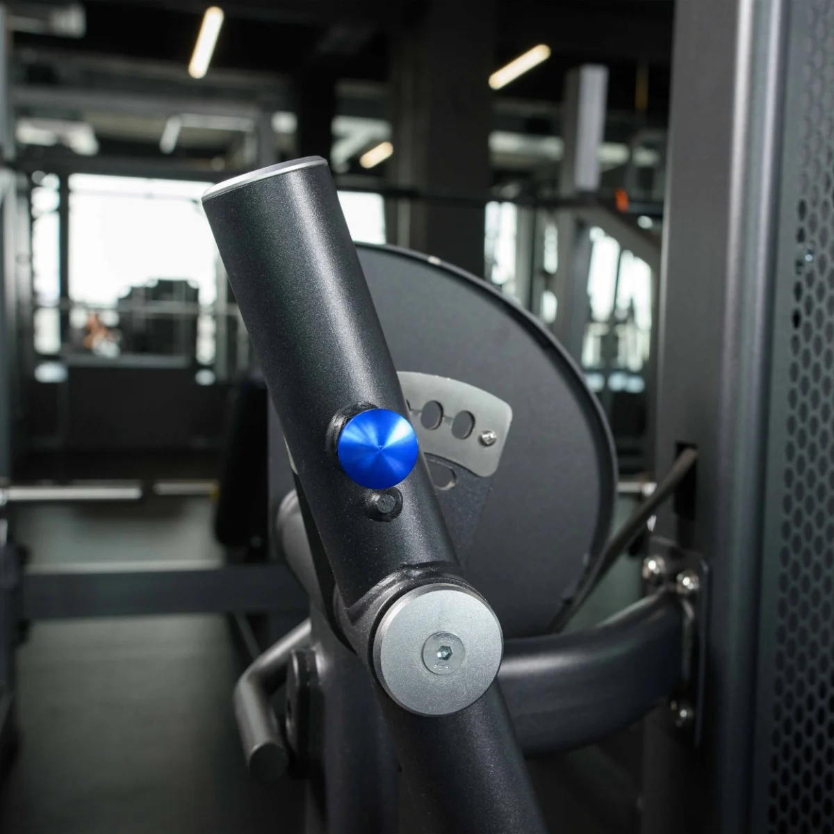 Реальное фото E7002JZ Разгибание ног сидя. Стек 135 кг от магазина Спортев