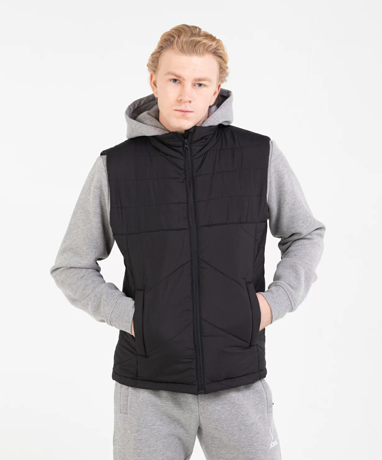 Реальное фото Жилет утепленный ESSENTIAL Padded Vest, черный Jögel от магазина Спортев