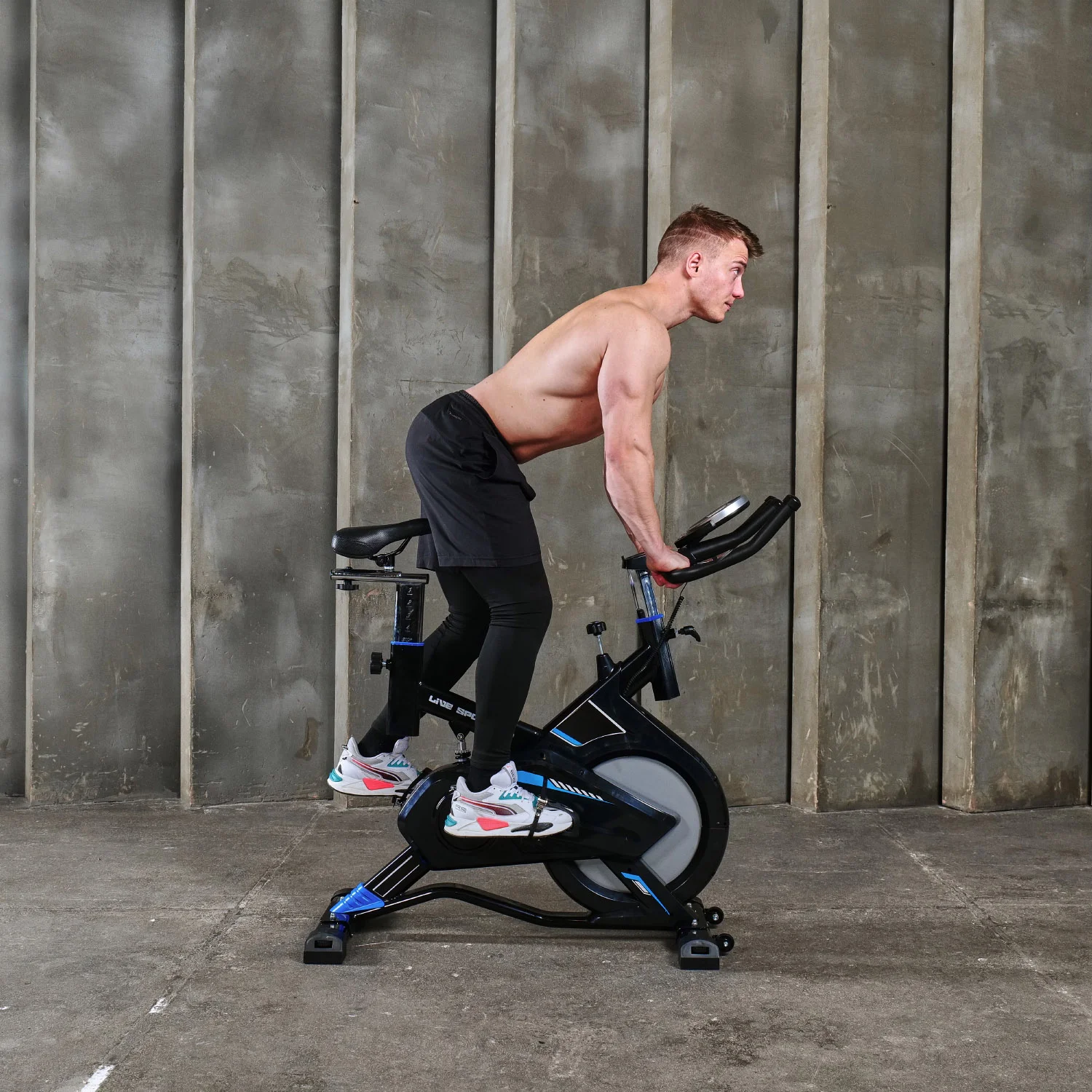 Реальное фото Велотренажер (спин-байк) DFC YB9800 от магазина Спортев