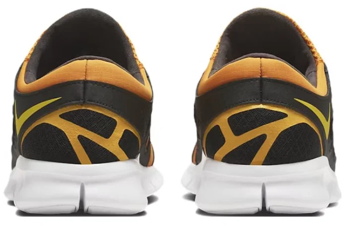 Кроссовки Nike Free Run 2 DQ8977-800 Реальное фото Кроссовки Nike Free Run 2 DQ8977-800 от магазина Спортев