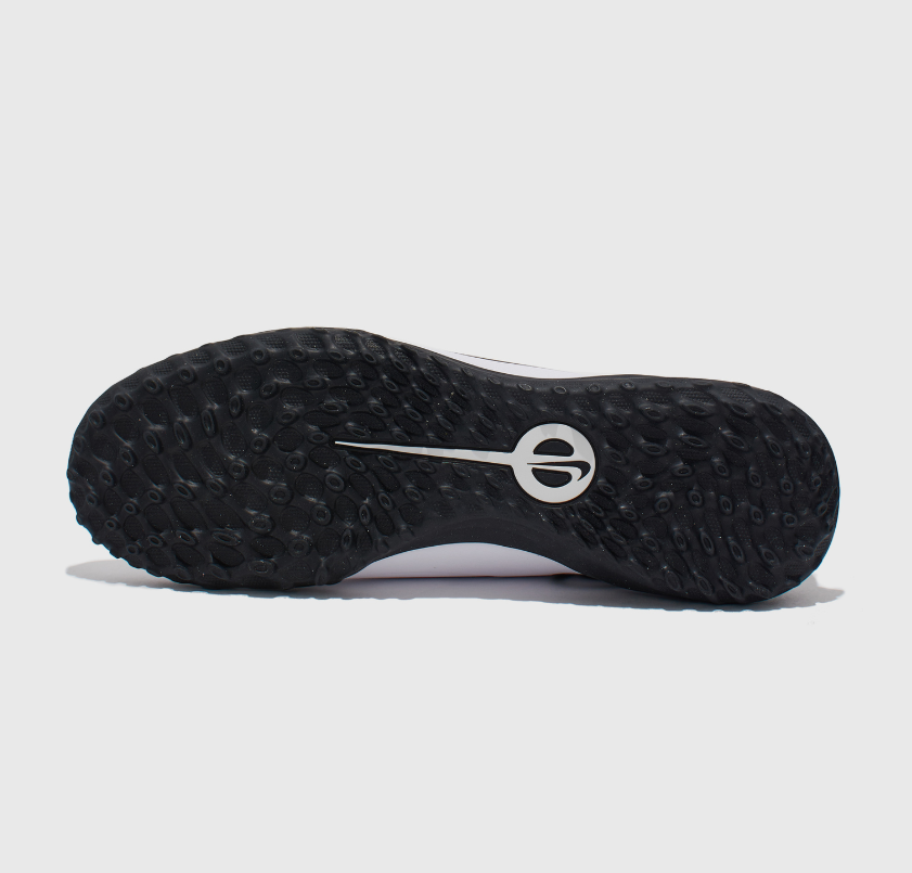 Бутсы Nike Legend 10 Club TF DV4345-100 Реальное фото Бутсы Nike Legend 10 Club TF DV4345-100 от магазина Спортев